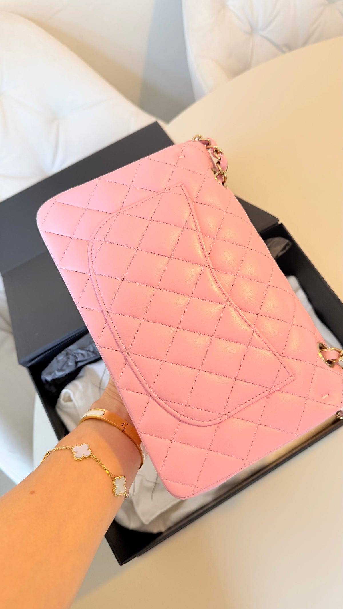 Small Chanel classic flapbag in pink lambskin - chip