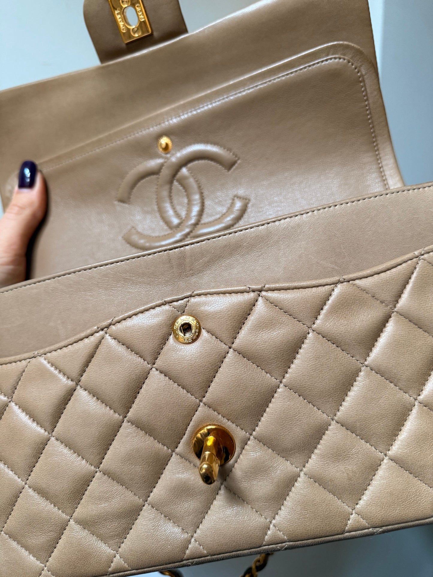 Chanel vintage medium flapbag 3 series (1996-1997)