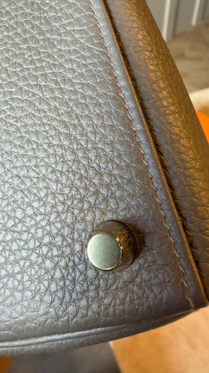 Kelly 25 gris Meyer Togo leather stamp B