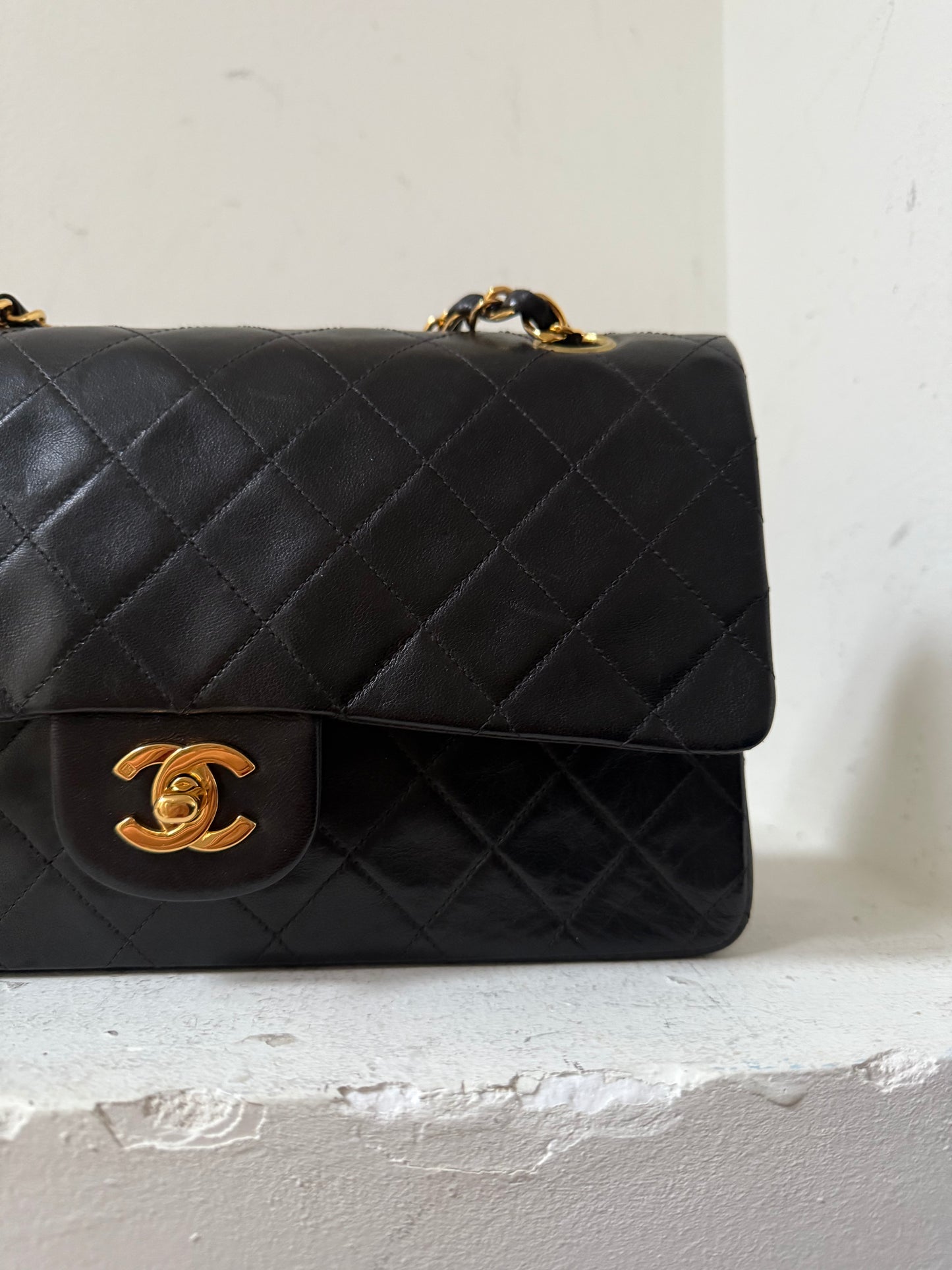 Chanel medium flapbag black 4 series