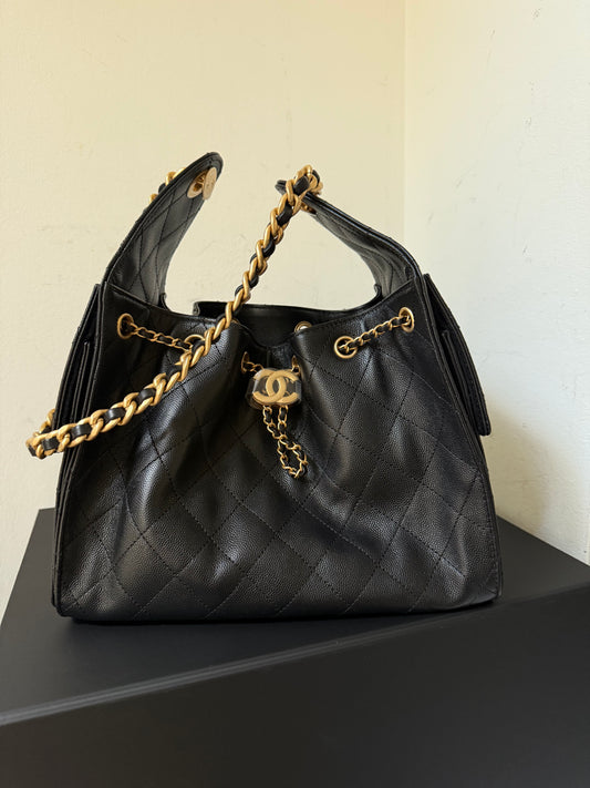Storefresh Chanel small 25 handbag in black caviar