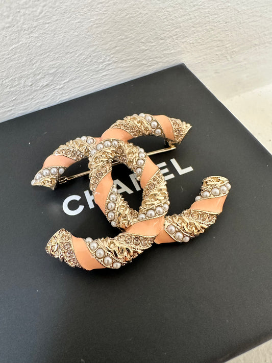 Chanel broche pink champagne