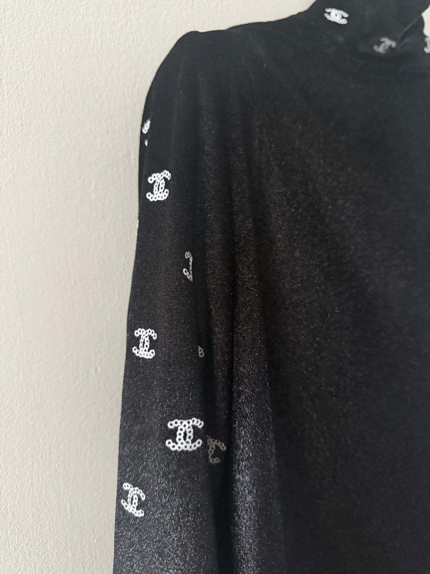 Black velvet Chanel sample top size S