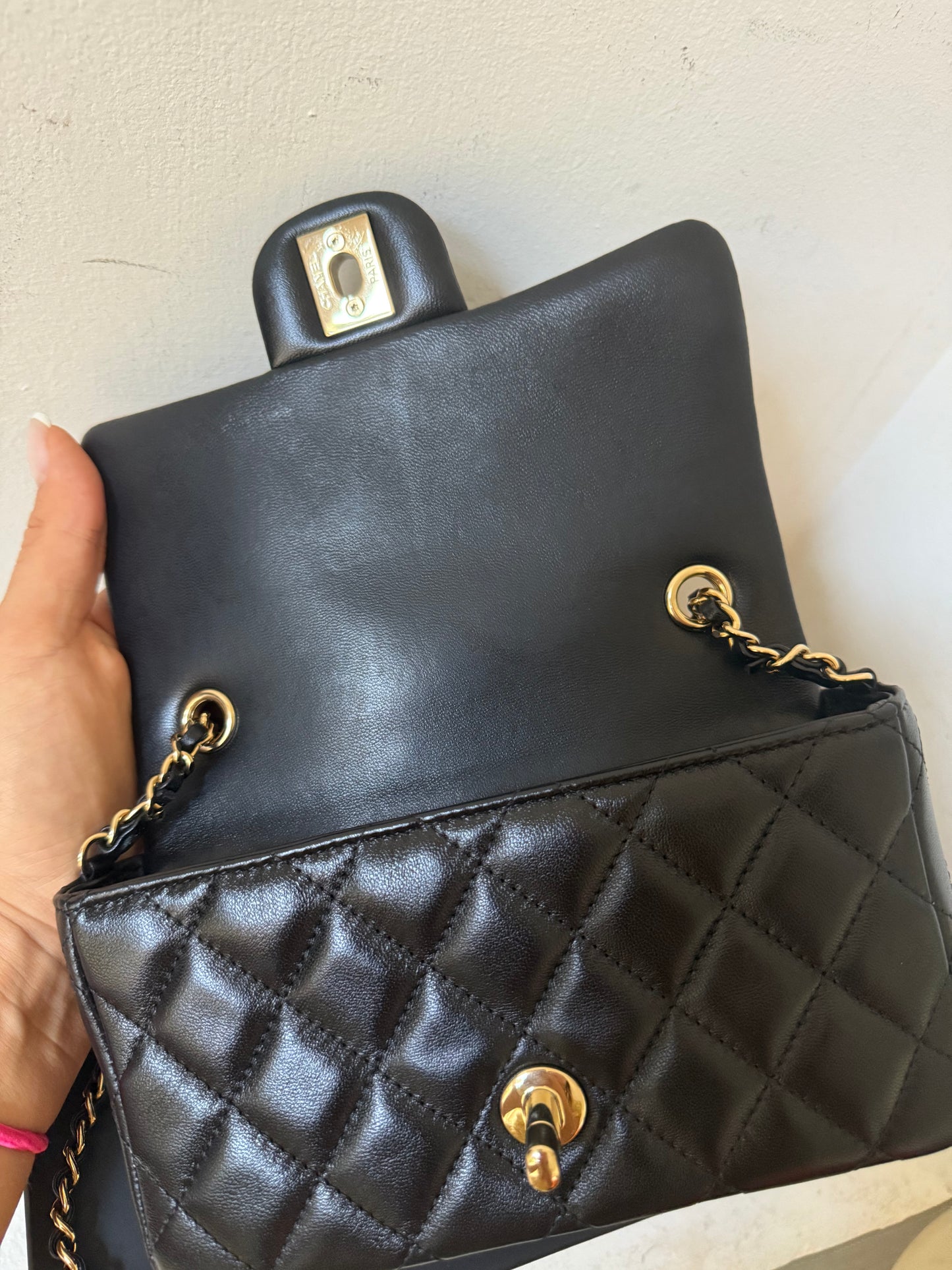 Chanel black lambskin mini 2024