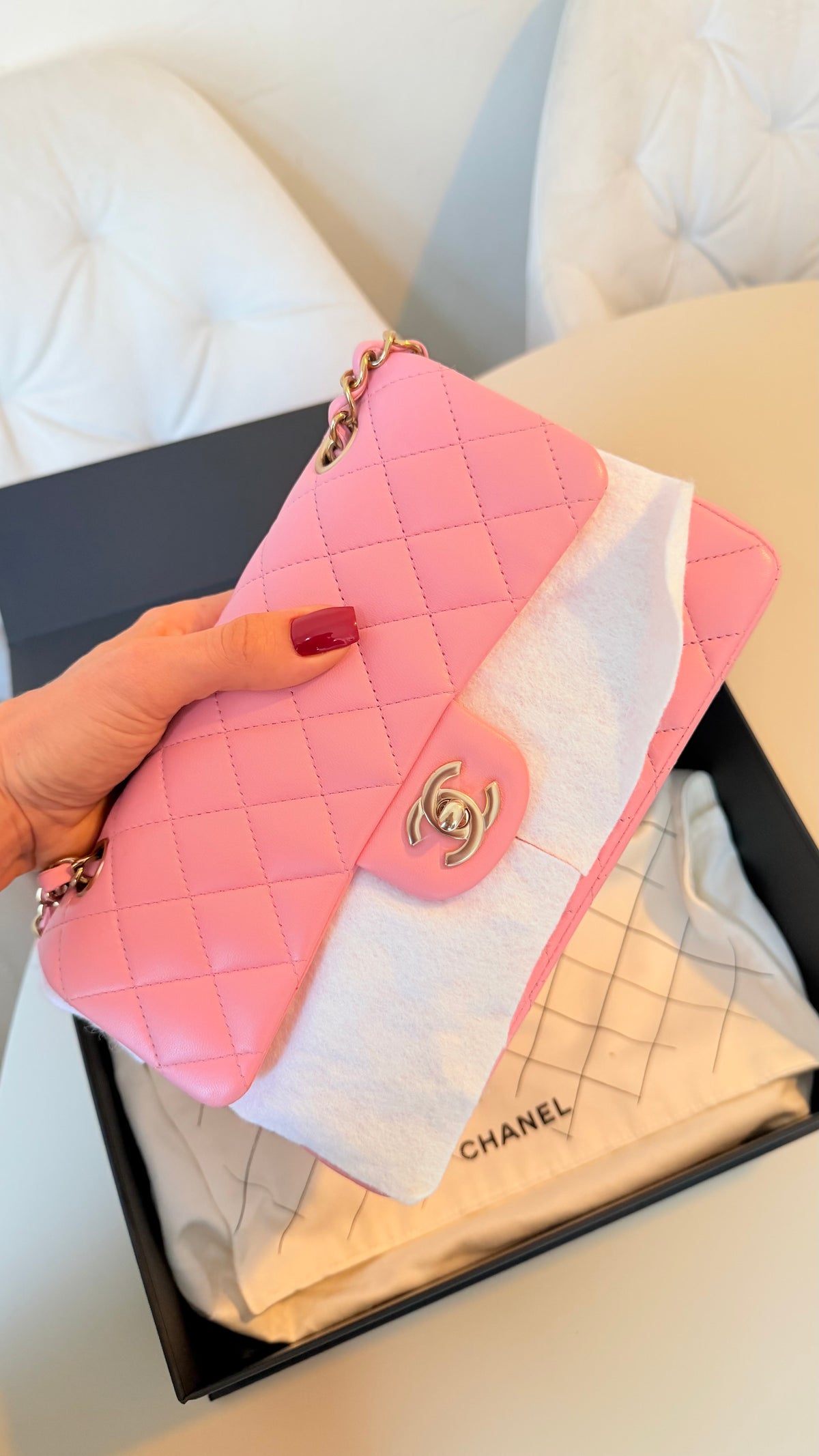 Small Chanel classic flapbag in pink lambskin - chip