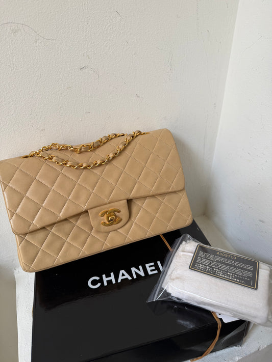 Chanel beige classic medium flapbag 4 serie