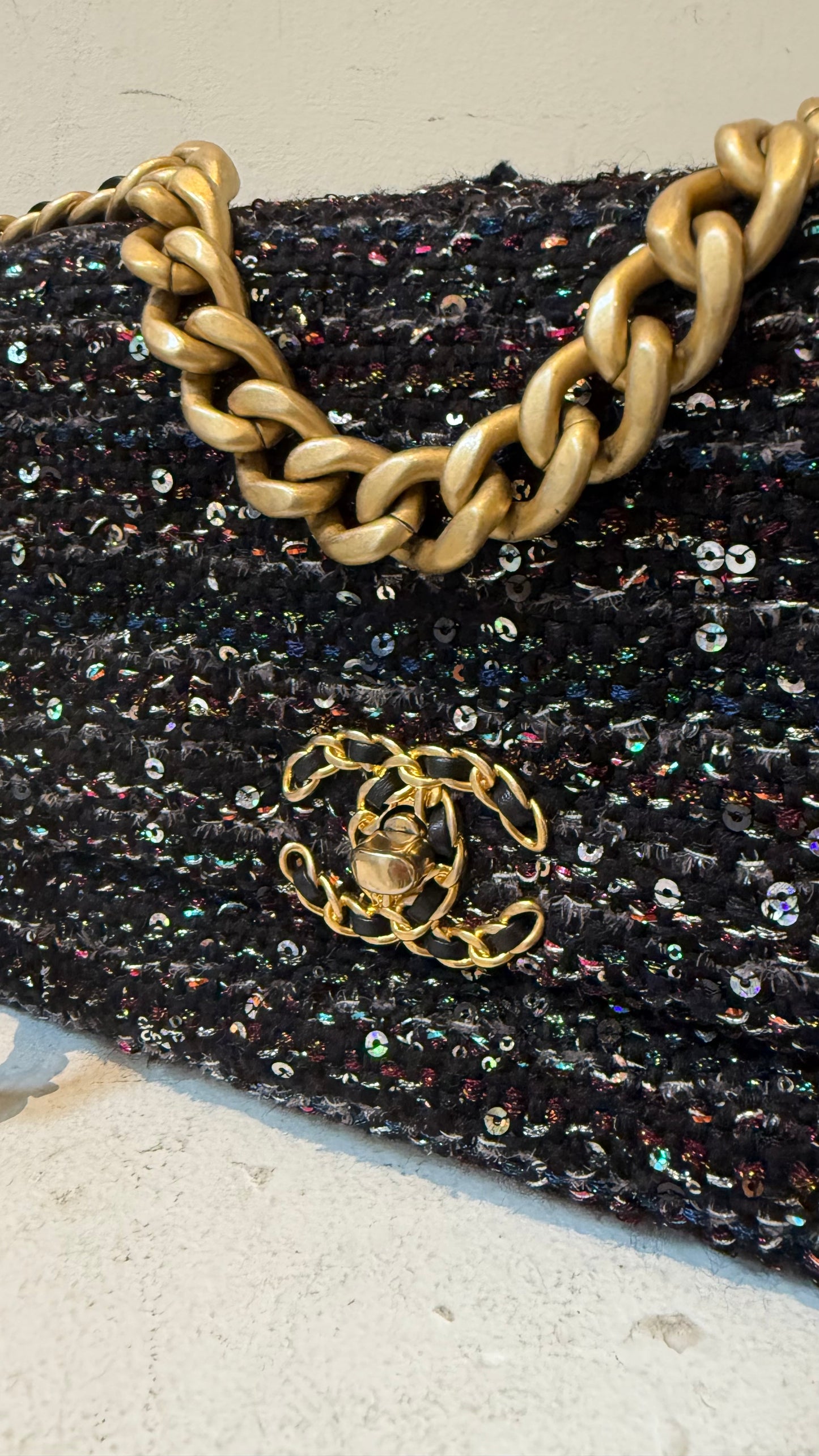 Chanel 19 small tweed 30 series