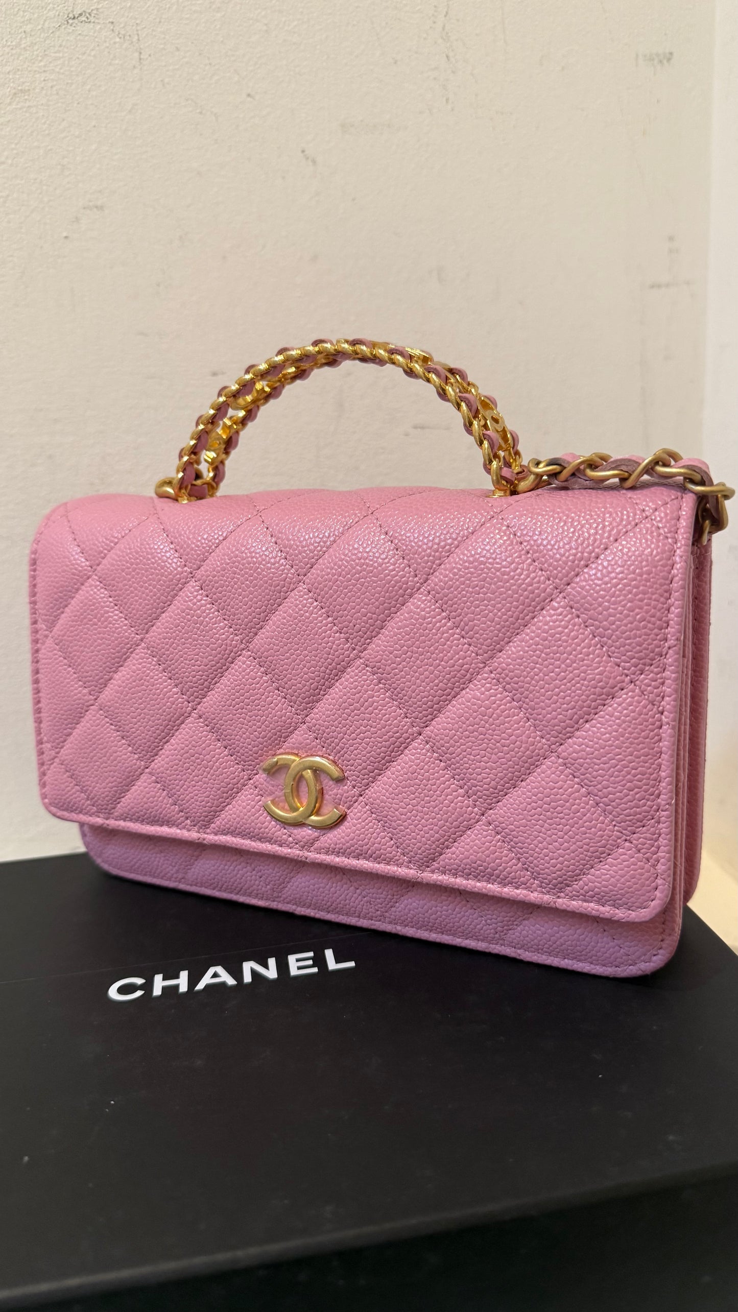 Caviar wallet on chain pink with chip