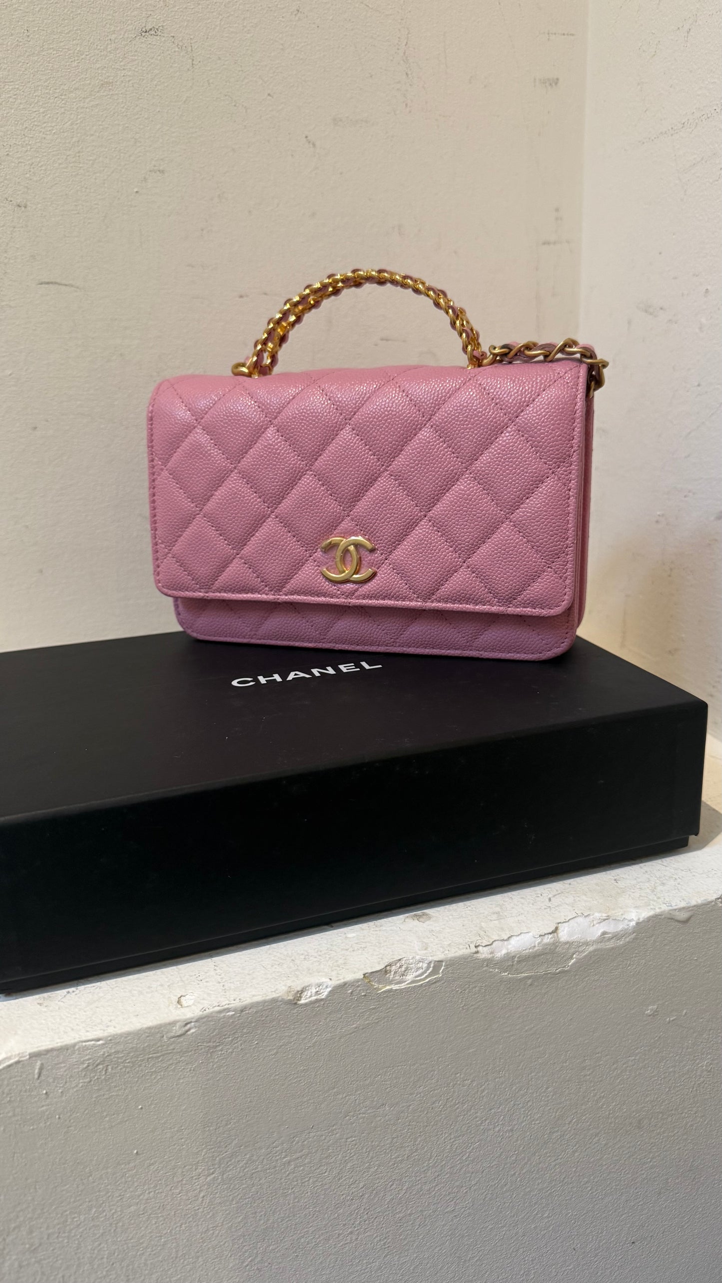 Caviar wallet on chain pink with chip