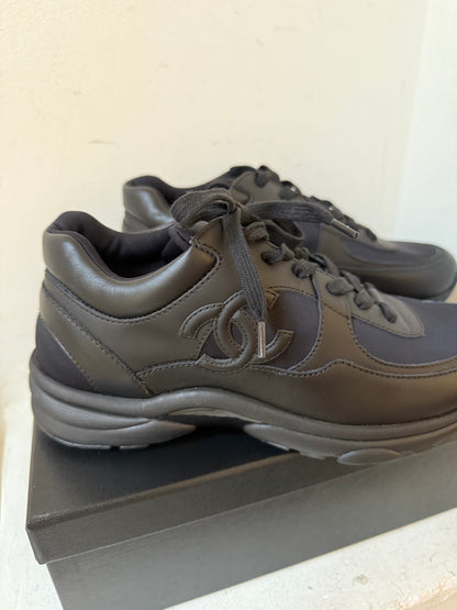 Chanel uniform sneaker size 38.5 new