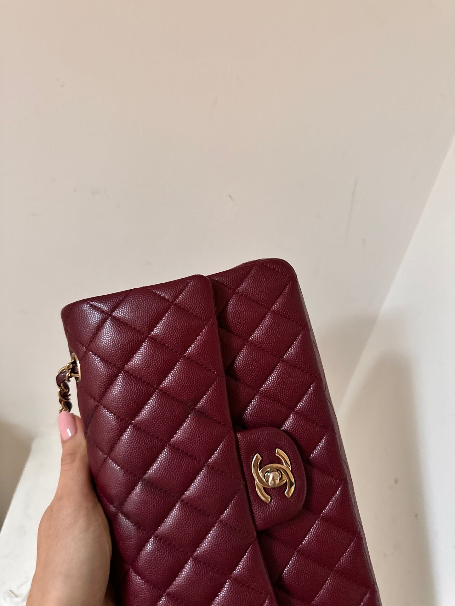 Chanel medium classic flap caviar 2023