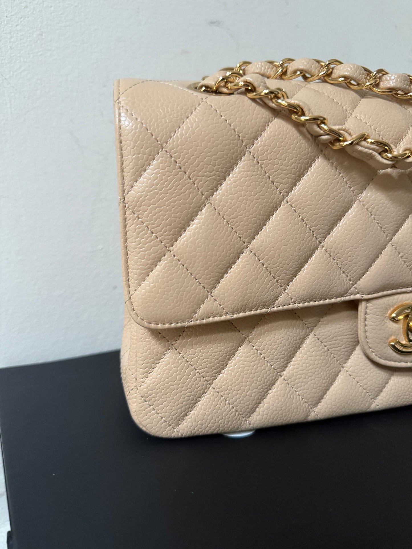 Chanel medium beige caviar flapbag 20 series