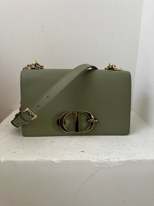 Dior 30 Montaigne in Jade color