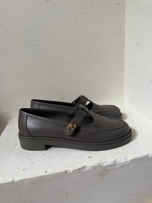 Chanel mocassin in Grey 38.5