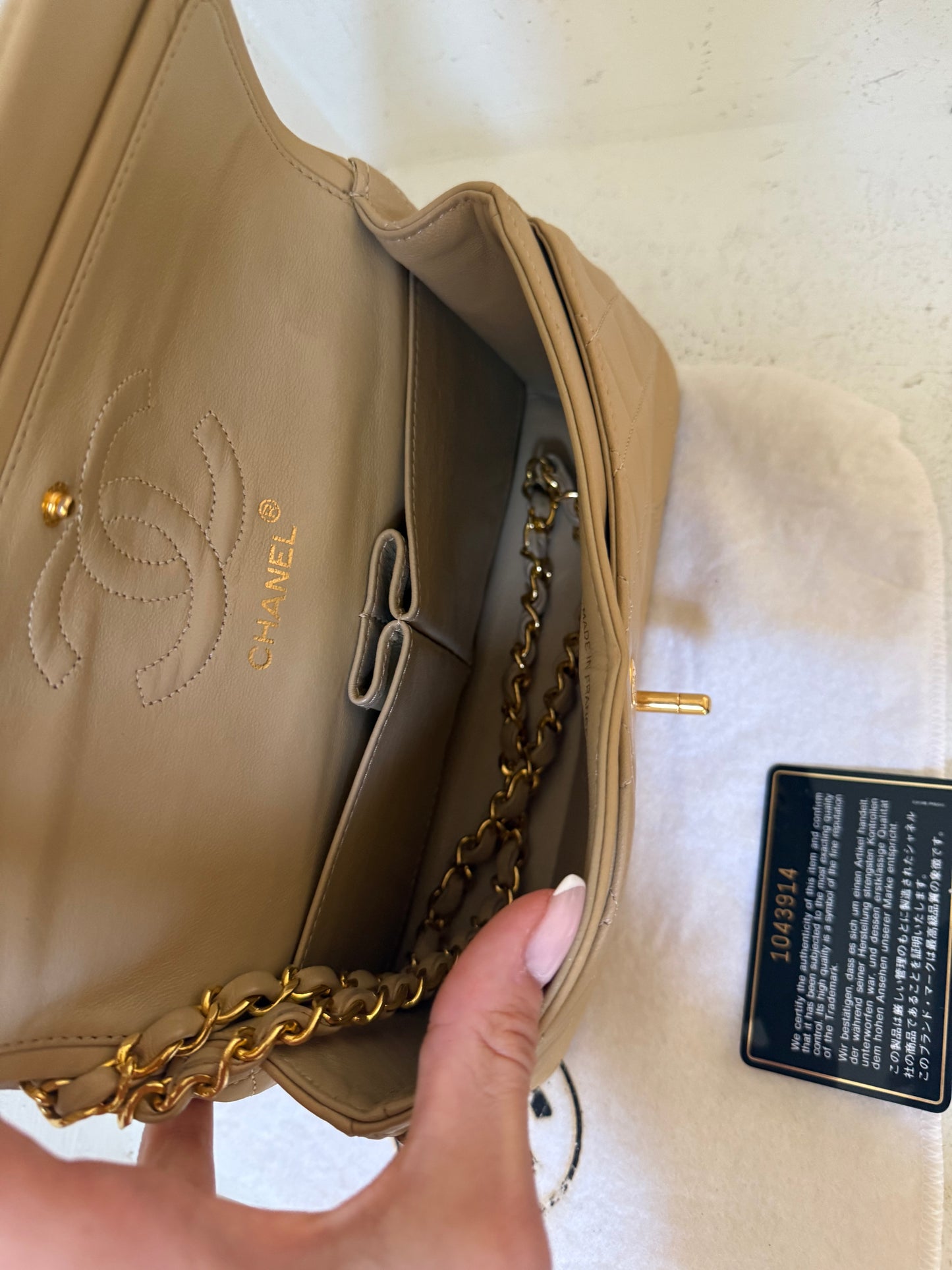Chanel small beige lambskin flap 1-serie (1989-1991)