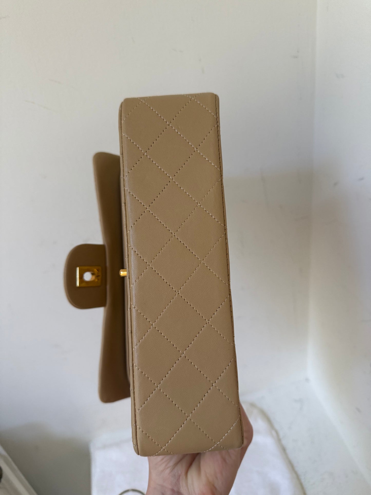Chanel small beige lambskin flap 1-serie (1989-1991)