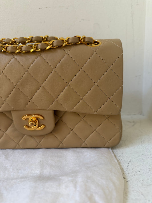 Chanel small beige lambskin flap 1-serie (1989-1991)