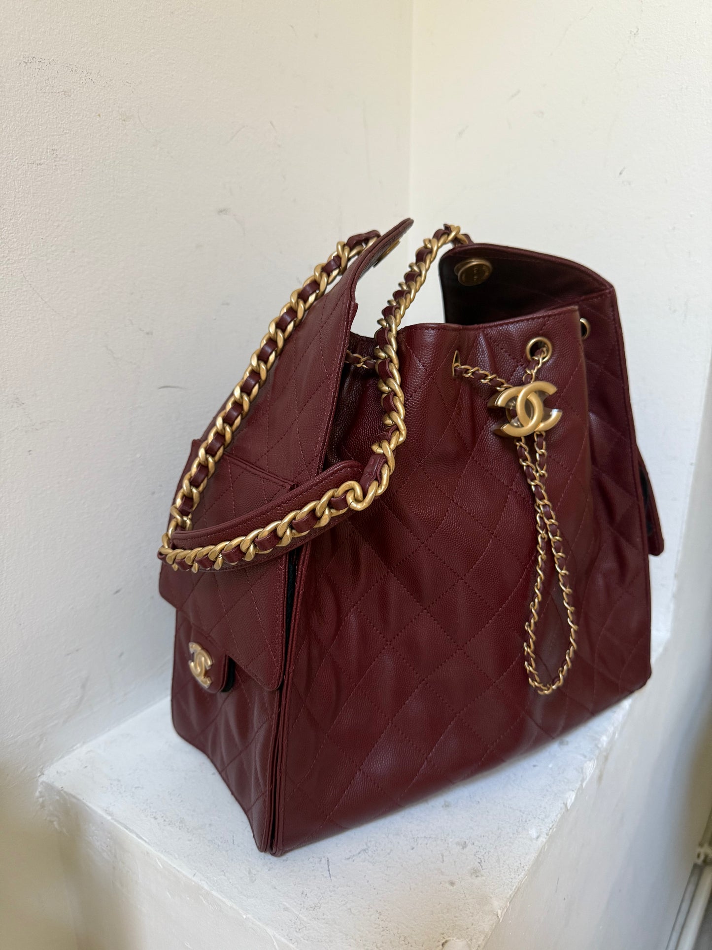 Chanel caviar medium red 25 handbag