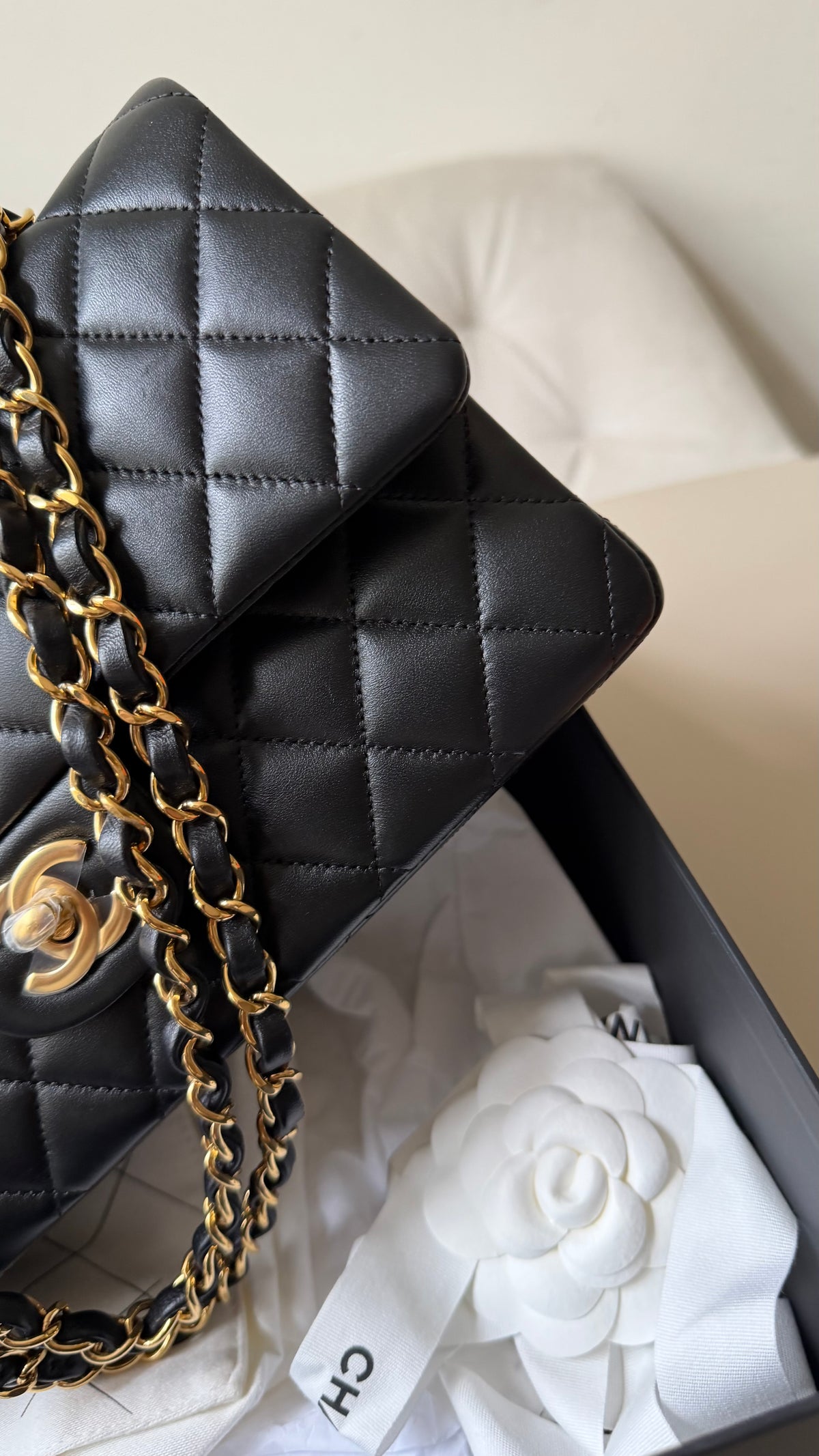 Chanel medium lambskin classic flapbag 2023 full set with invoice from Paris
