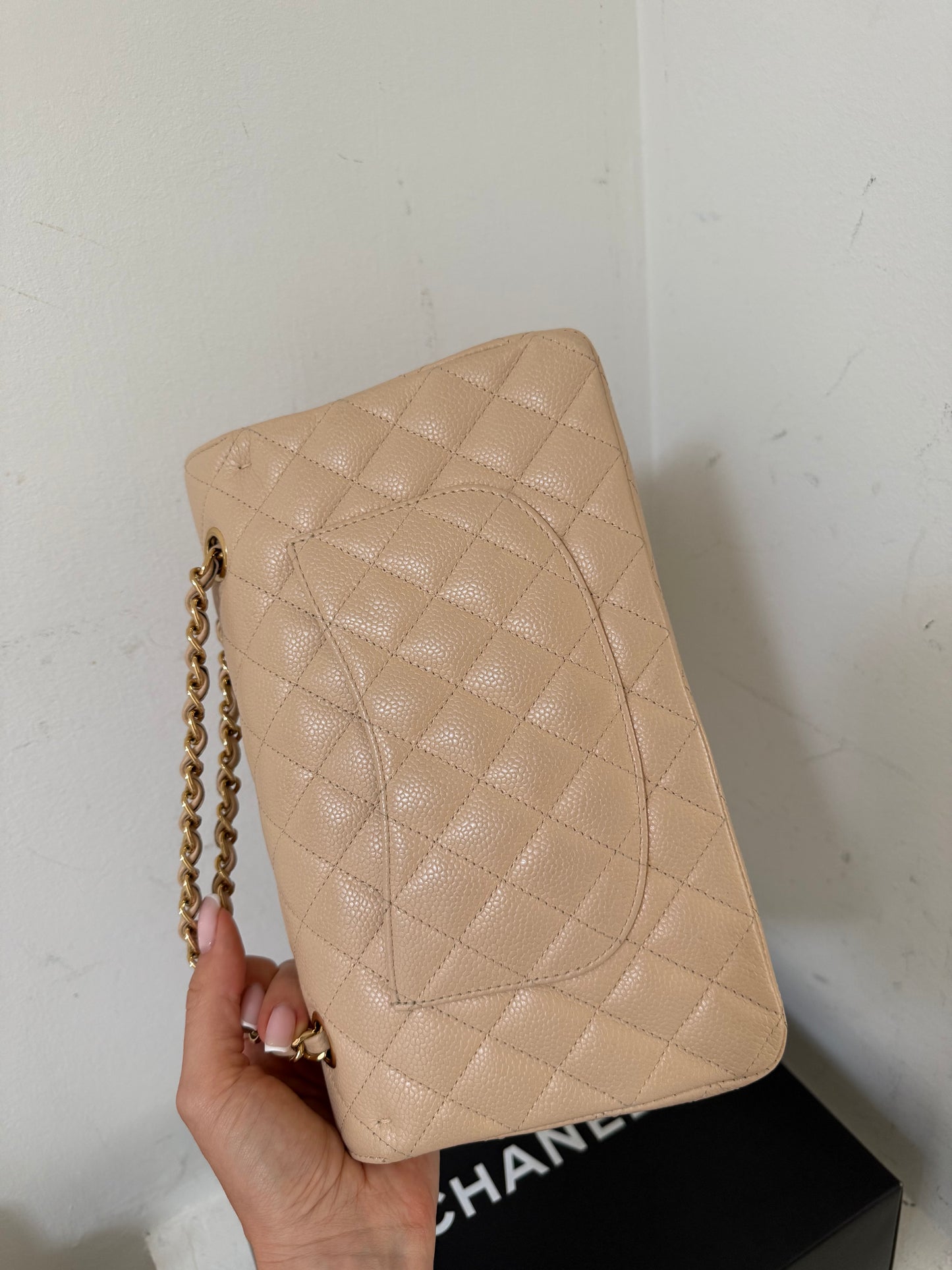Chanel beige classic flap medium in caviar leather 14-series