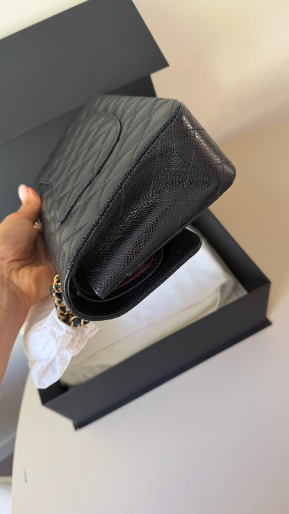Chanel medium caviar classic flapbag with chip - new