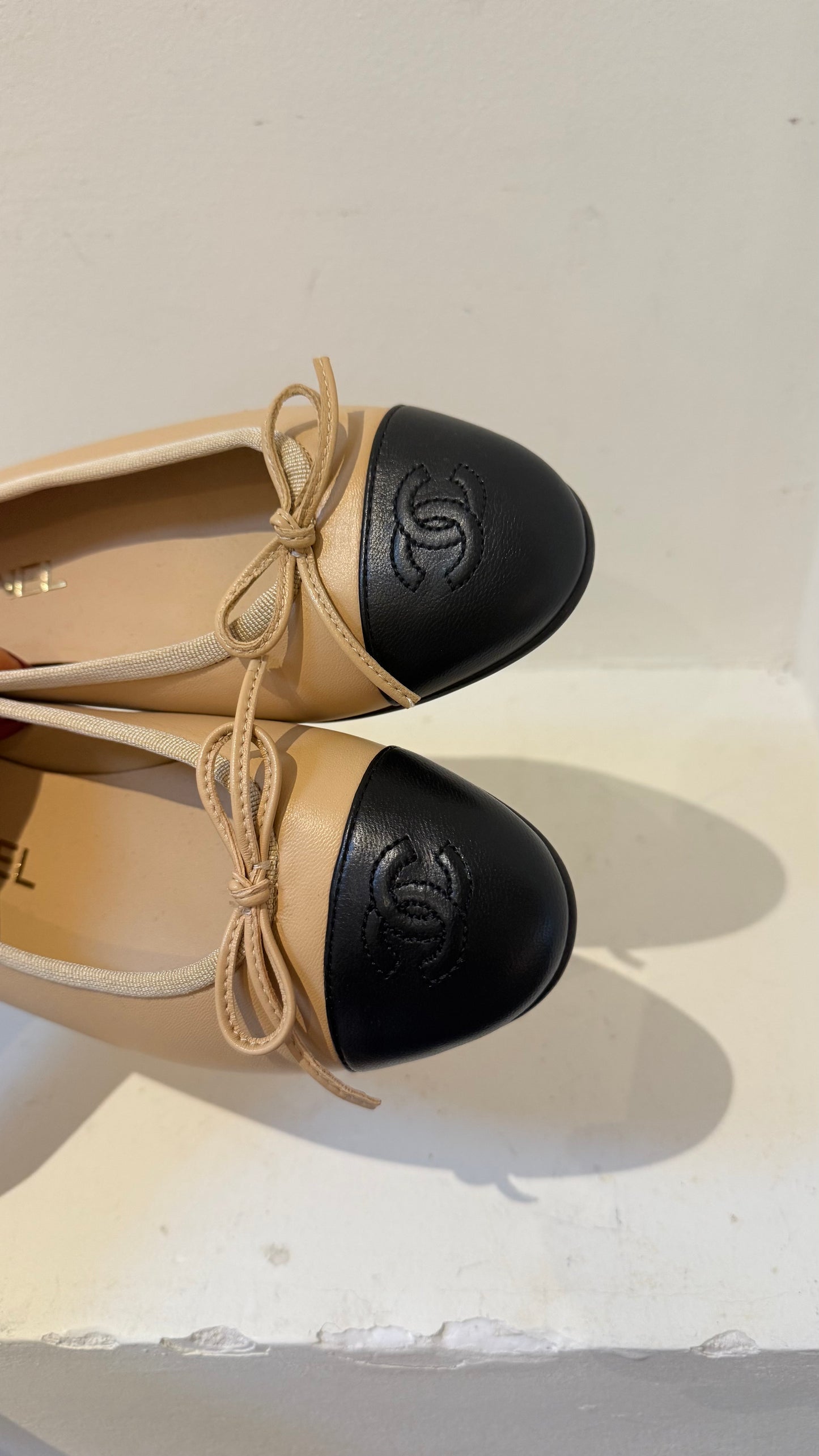 Chanel ballerina 36.5 beige black
