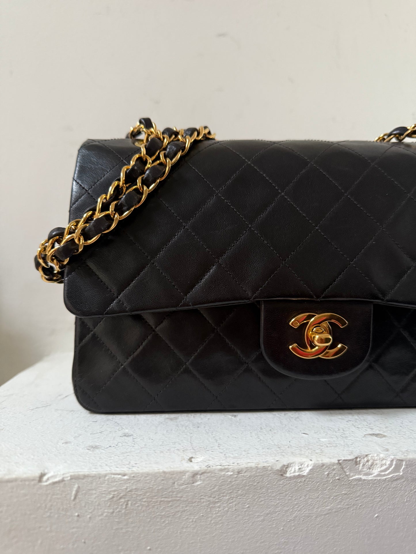 Chanel medium flapbag black 4 series