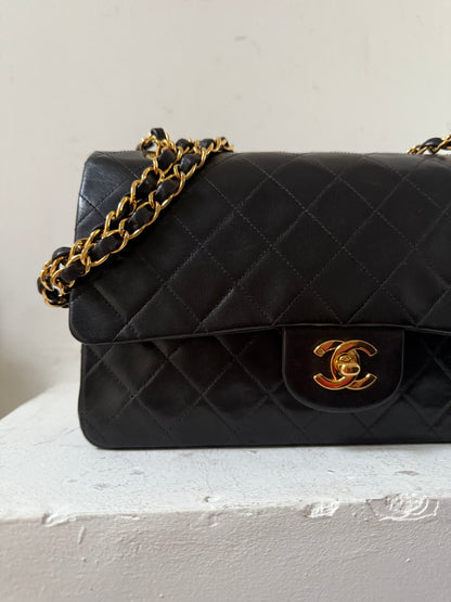 Chanel medium flapbag black 4 series
