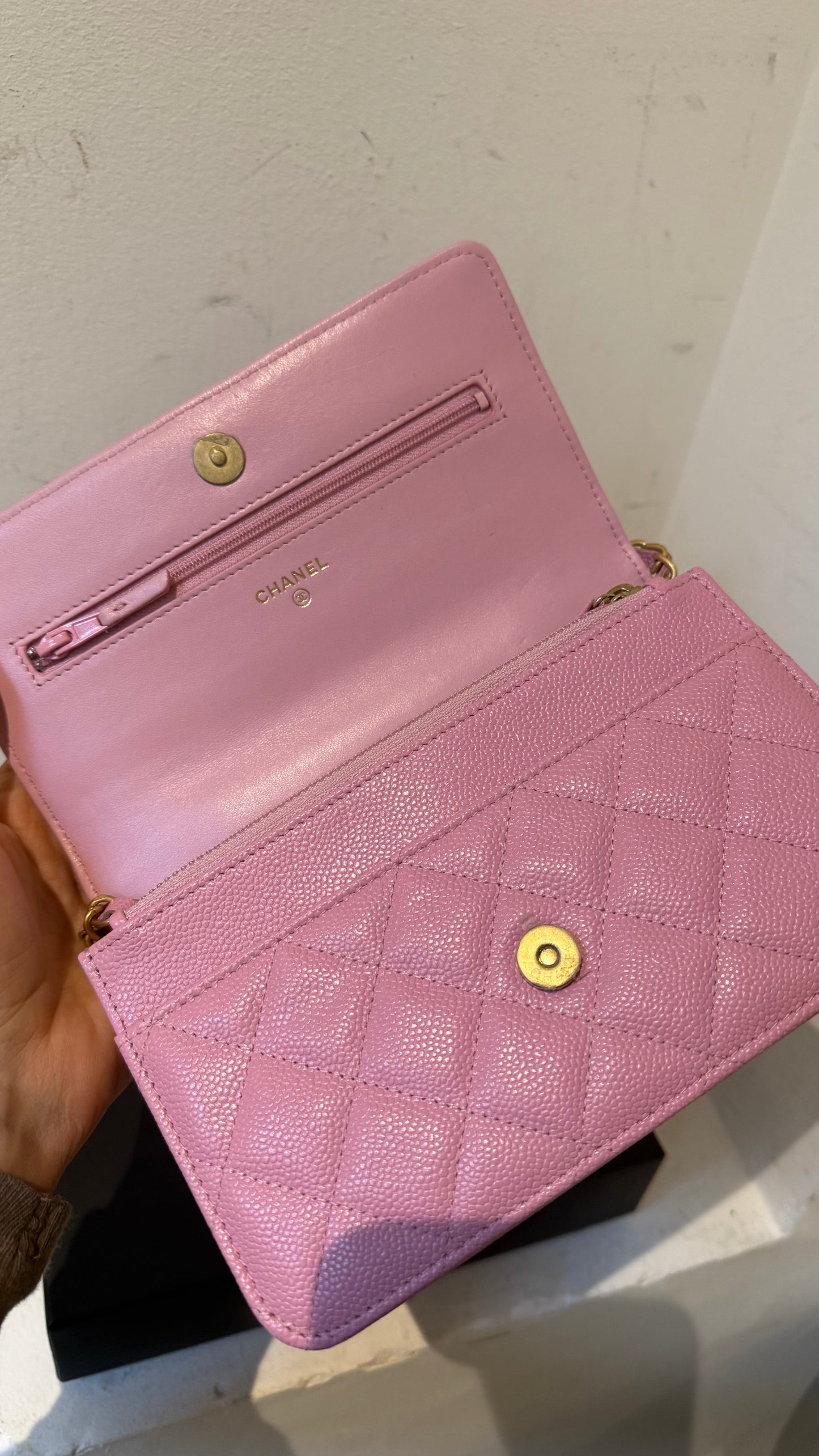 Caviar wallet on chain pink with chip