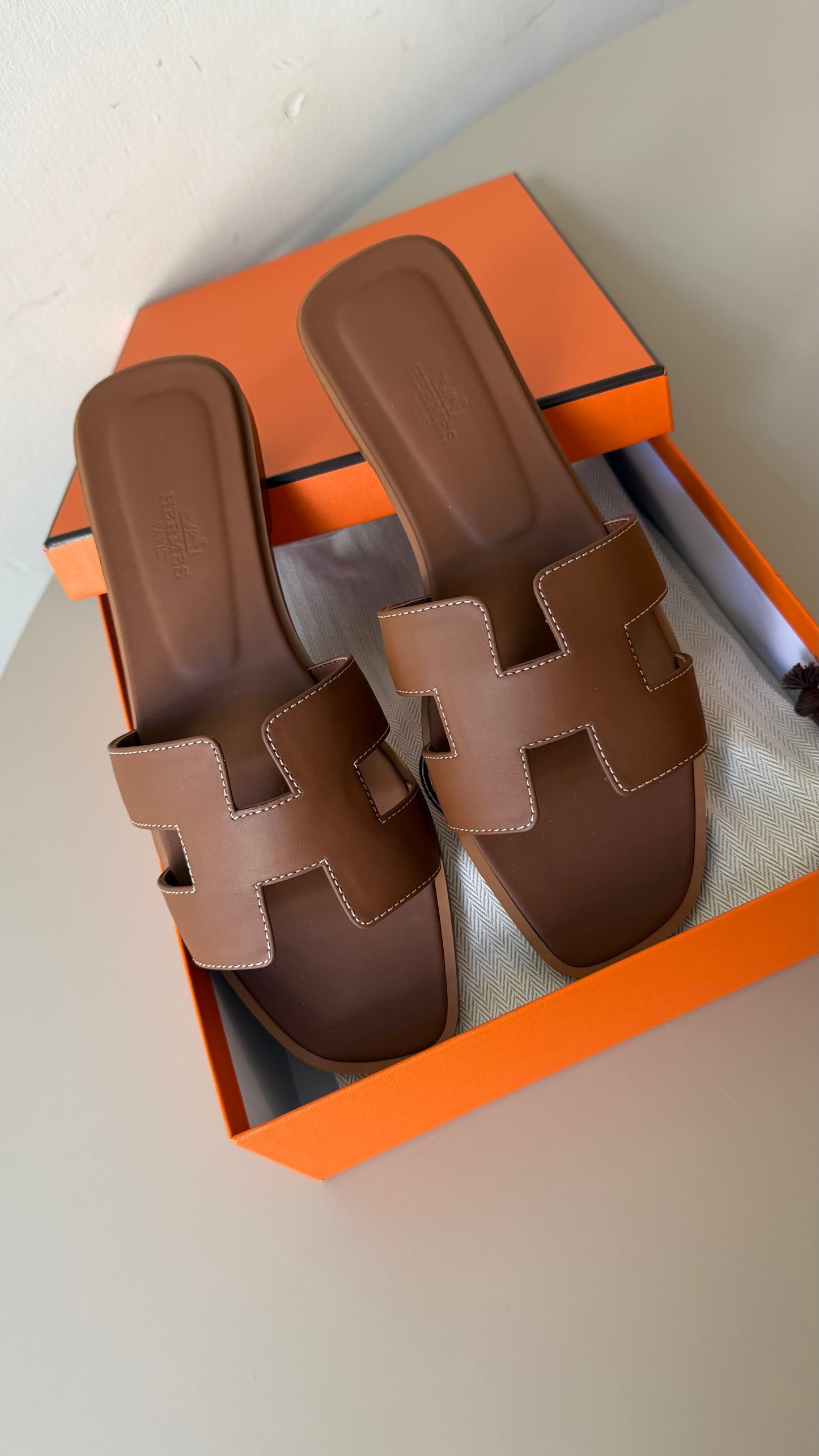 Hermes Oran color gold size 39