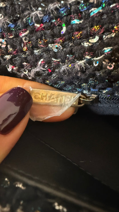 Chanel 19 small tweed 30 series