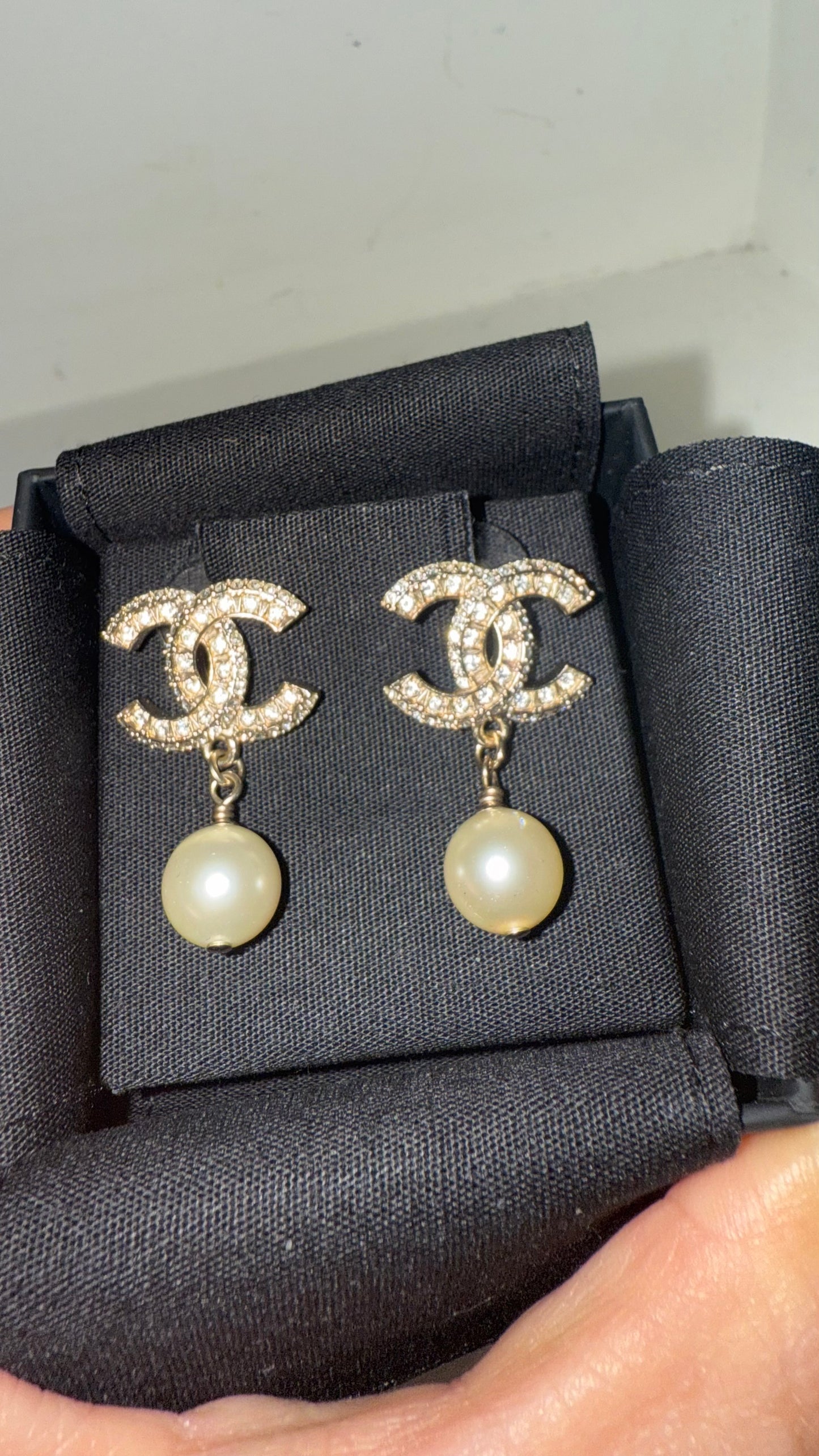 Chanel earrings pearl and cc new full set