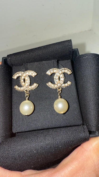 Chanel earrings pearl and cc new full set