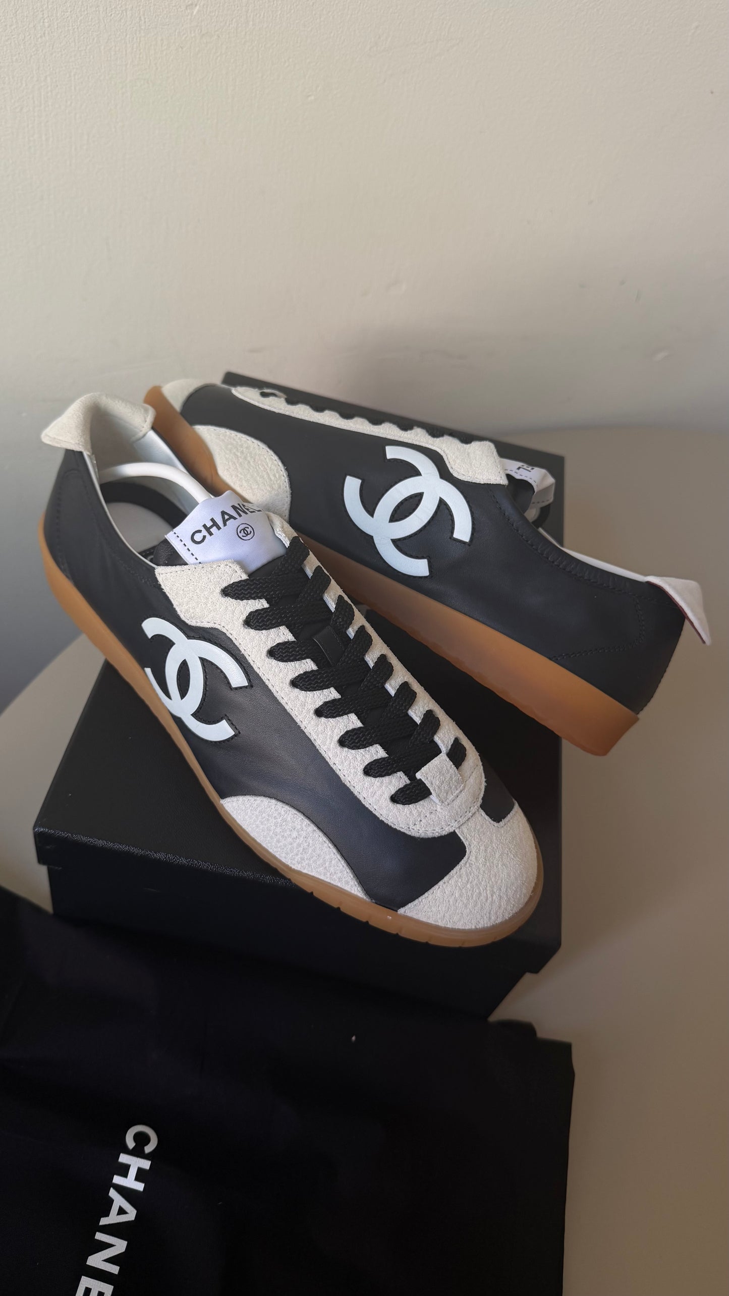 Chanel sneakers 39 new box dustbags