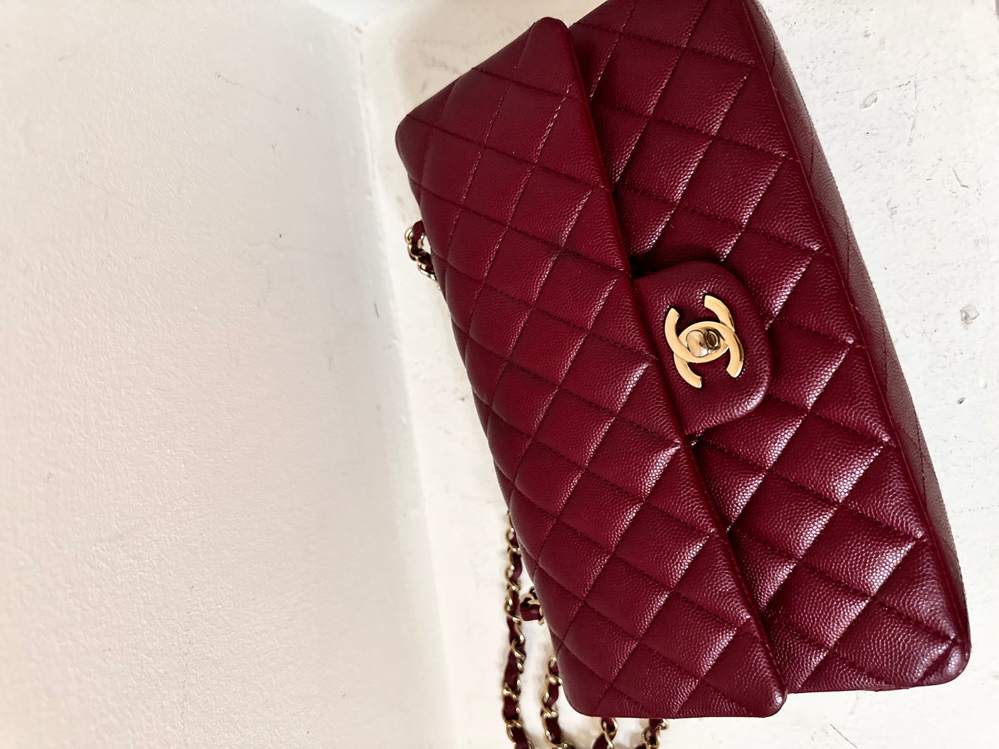 Chanel medium classic flap caviar 2023