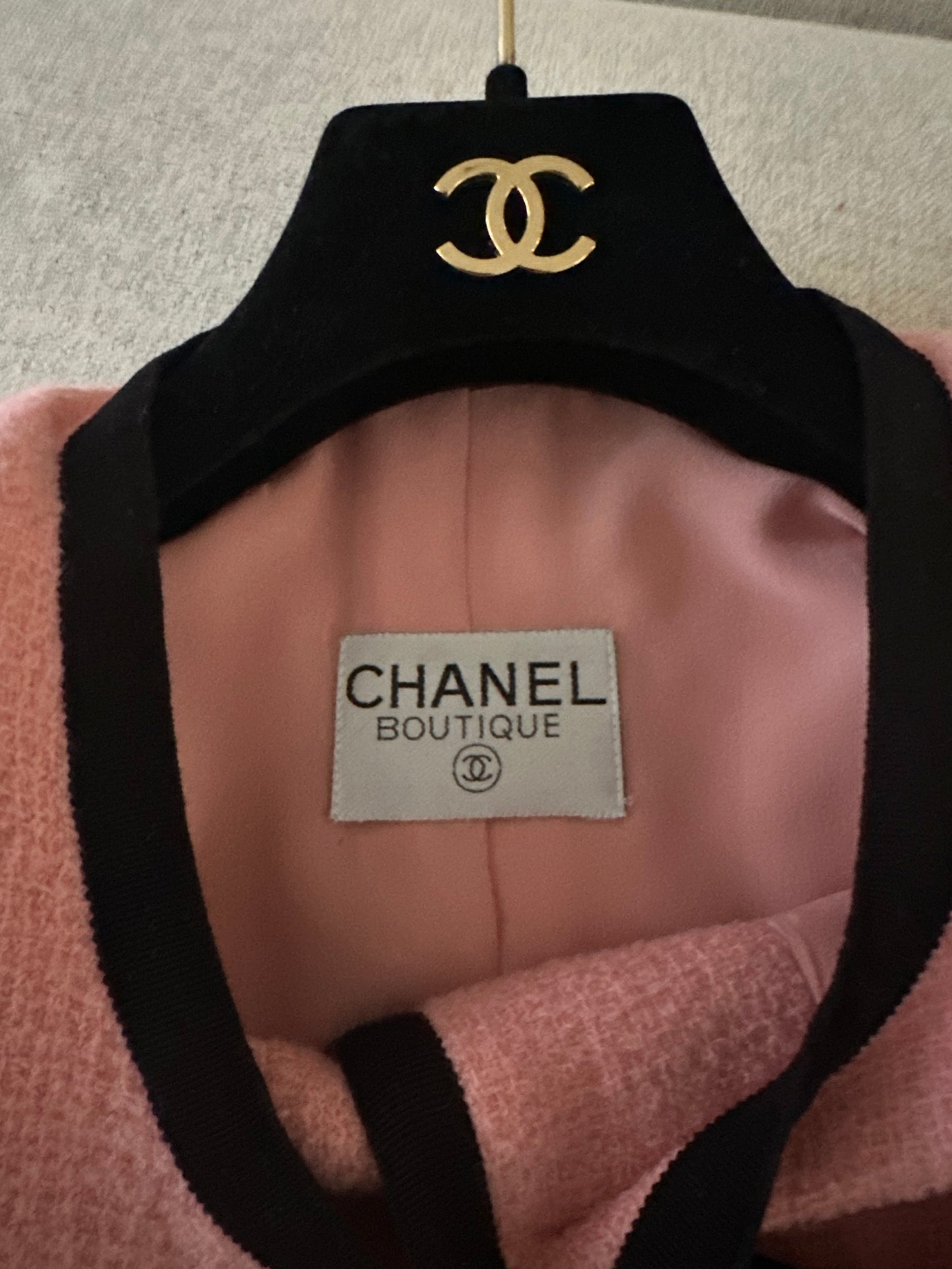 Chanel pink ‘90 vintage tweed jacket