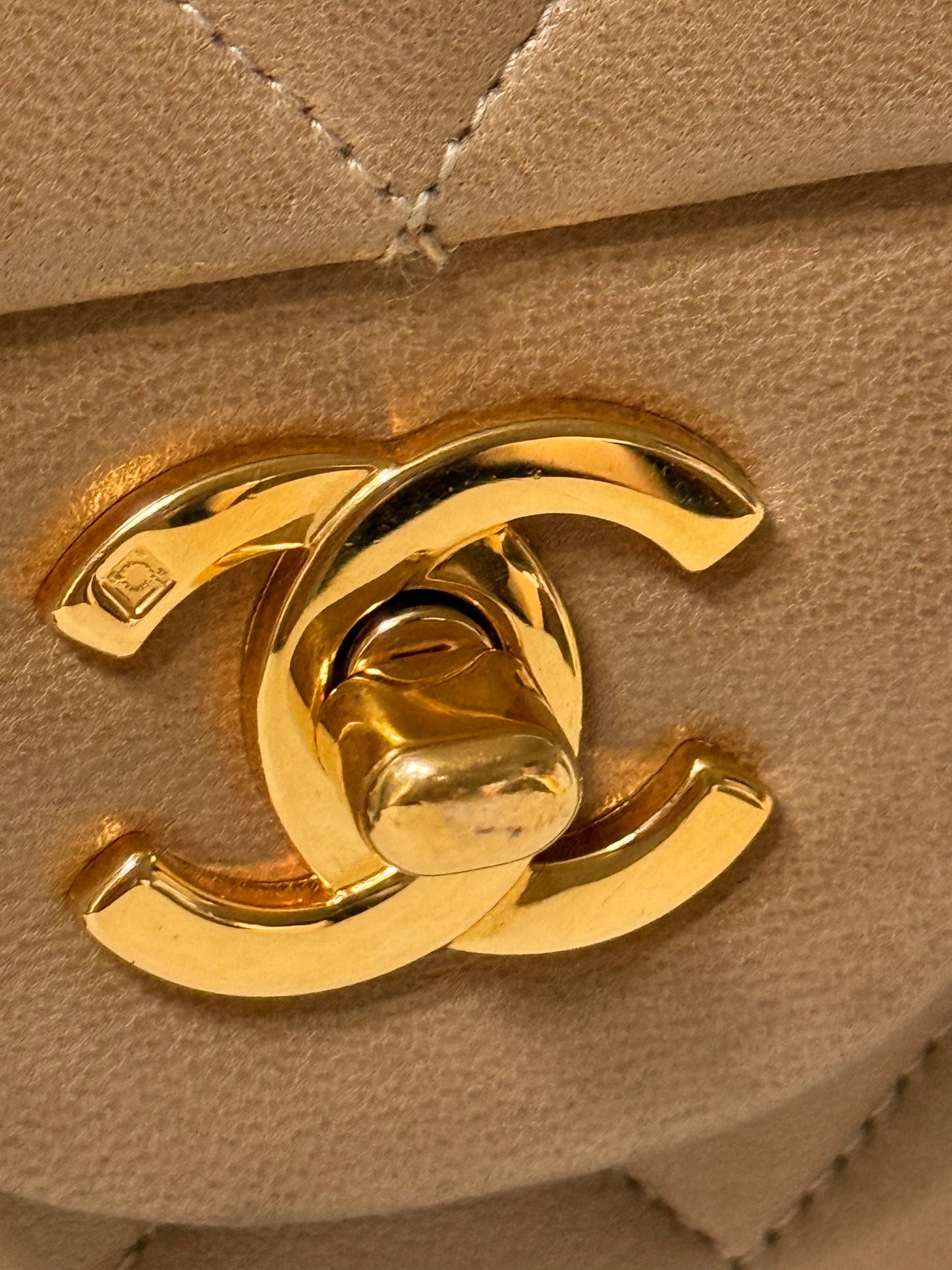 Chanel vintage medium flapbag 3 series (1996-1997)