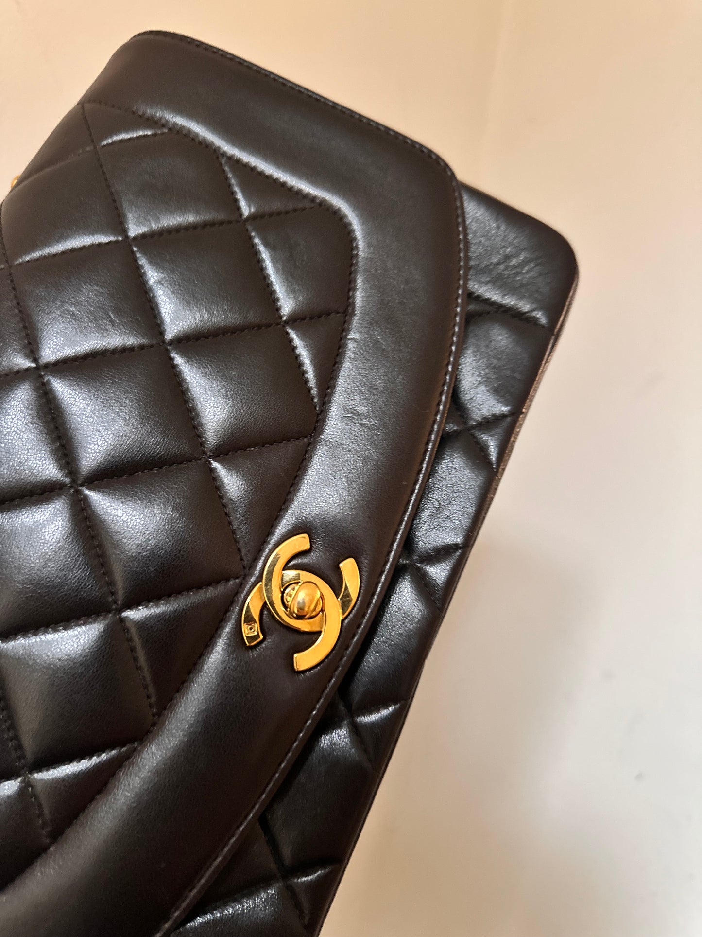 Chanel chocolate vintage Diana