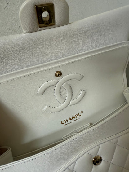 Chanel medium caviar flapbag 2023