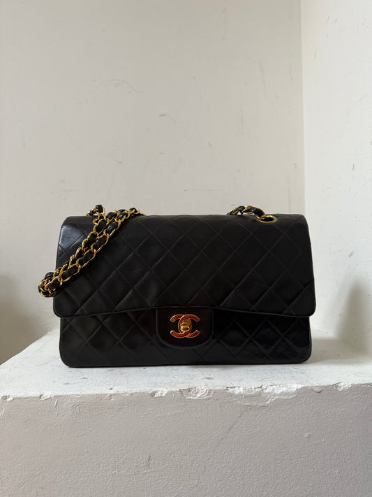 Chanel medium flapbag black 4 series