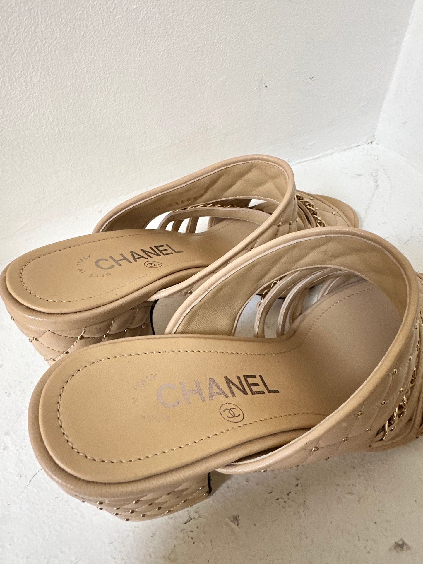 Chanel beige heels size 39.5 new