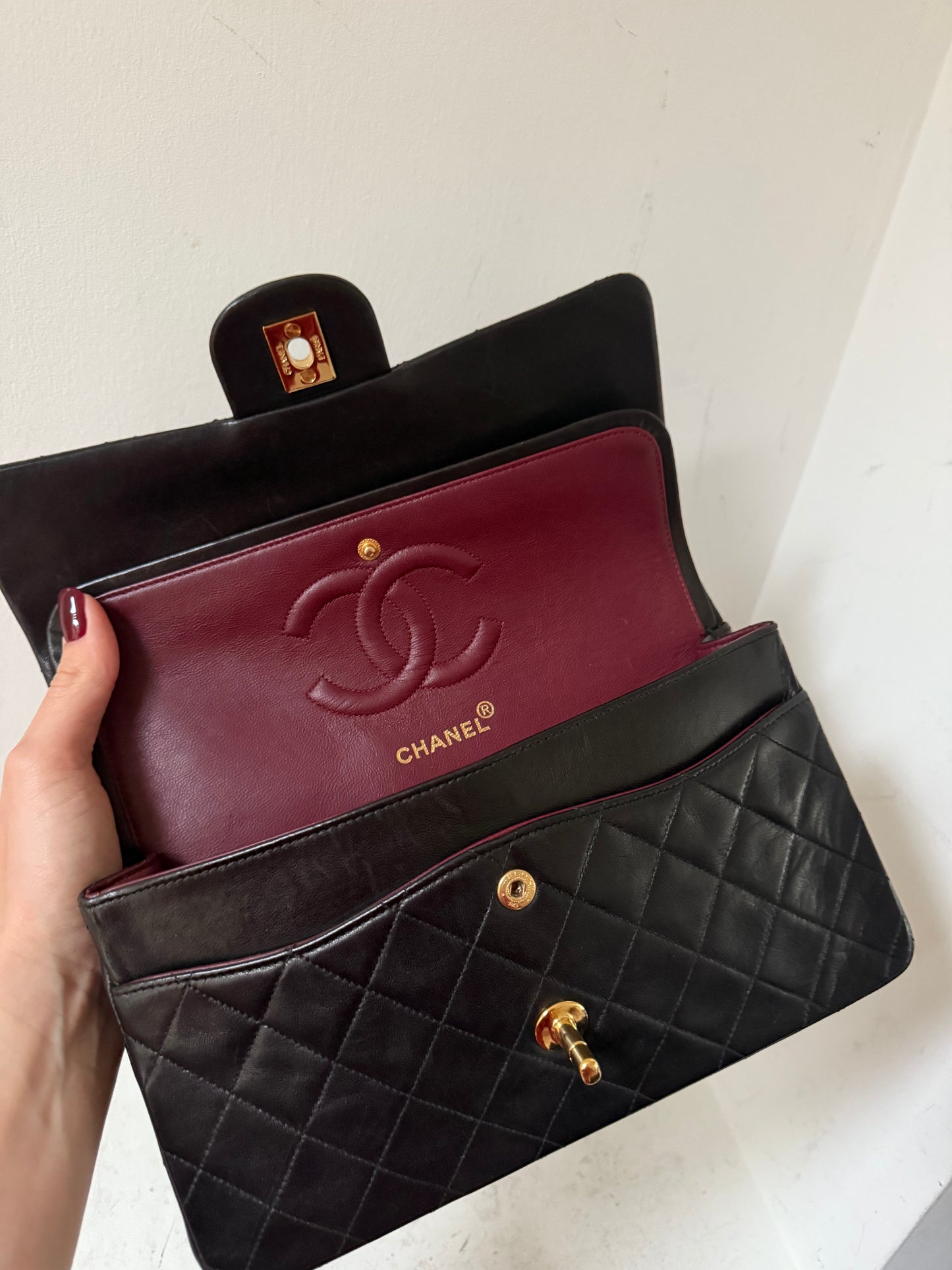 Chanel medium flapbag black 4 series