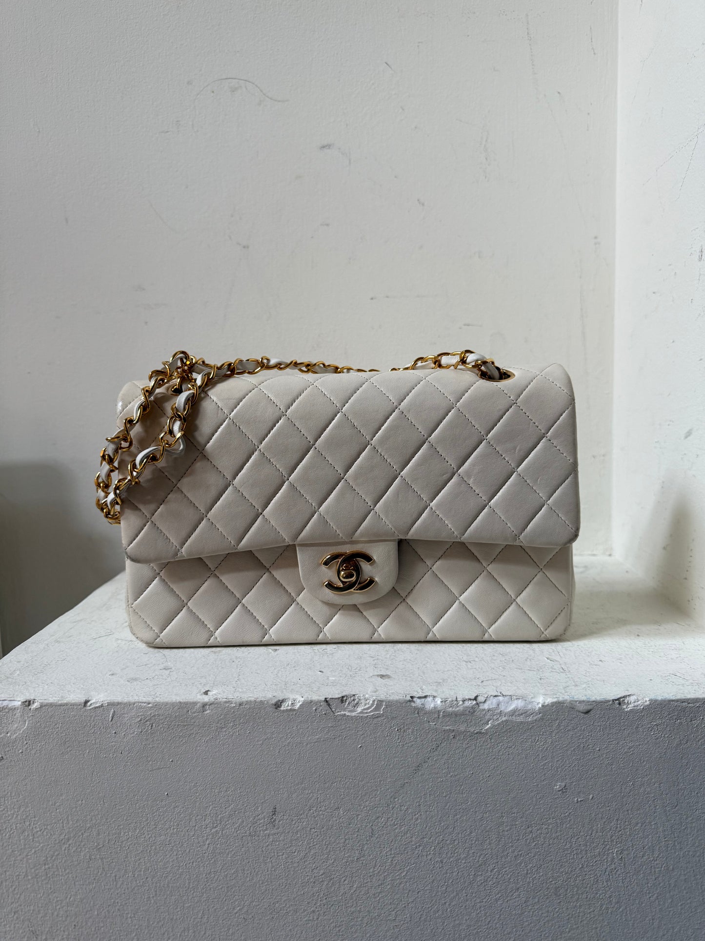 Chanel medium flapbag (2002-2003)