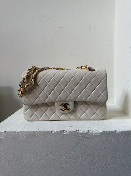 Chanel medium flapbag (2002-2003)