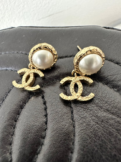 Chanel small earrings