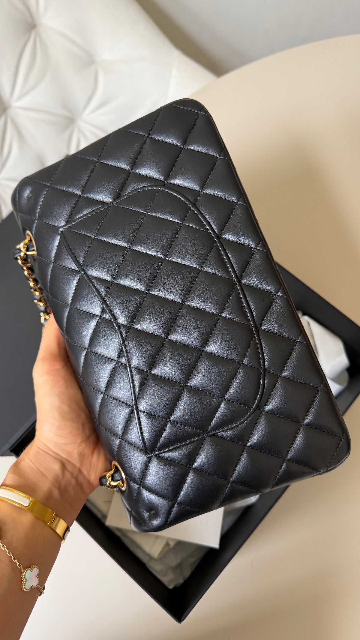 Chanel medium lambskin classic flapbag 2023 full set with invoice from Paris
