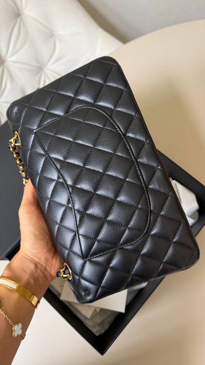 Chanel medium lambskin classic flapbag 2023 full set with invoice from Paris