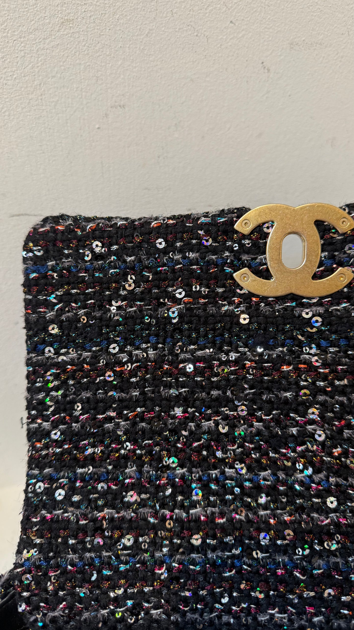 Chanel 19 small tweed 30 series