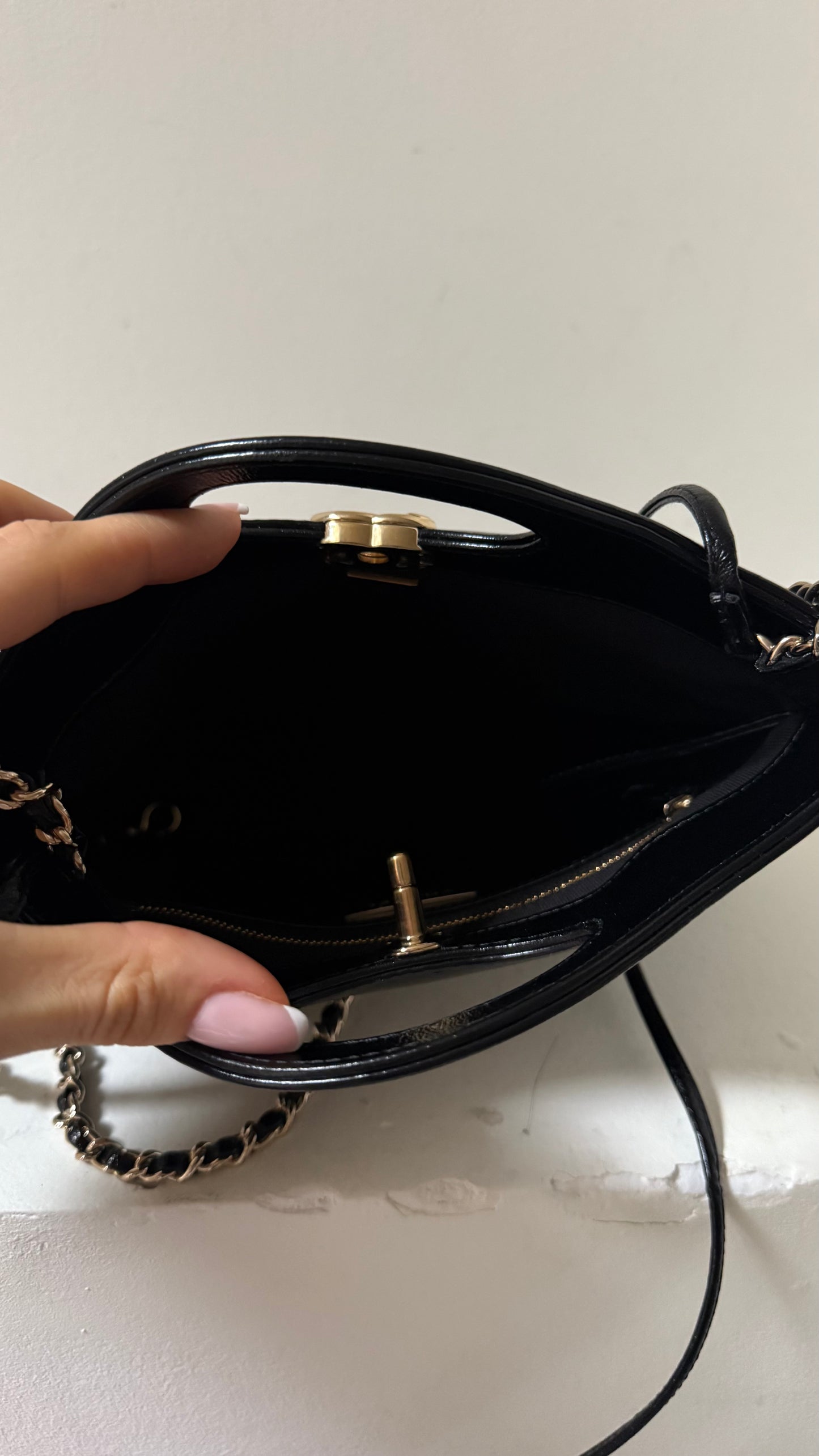 Chanel shopping 31 black handbag