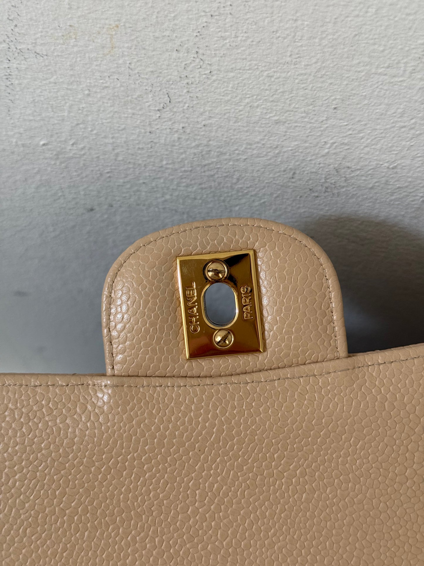 Chanel beige classic flap medium in caviar leather 14-series